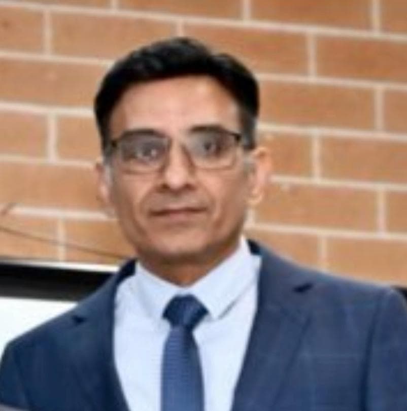 Naveen — Senior STEM Tutor · Mathematics Expert